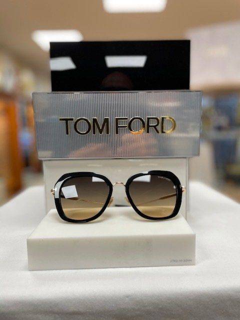 Lunettes Tom Ford - Optique des 3 Gares opticien visagiste à Cergy